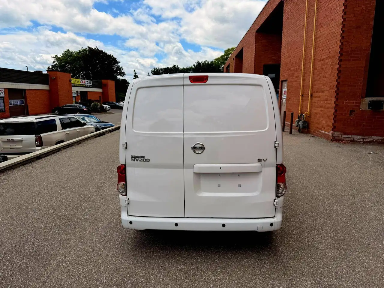 Nissan NV200 снимка Nissan NV200