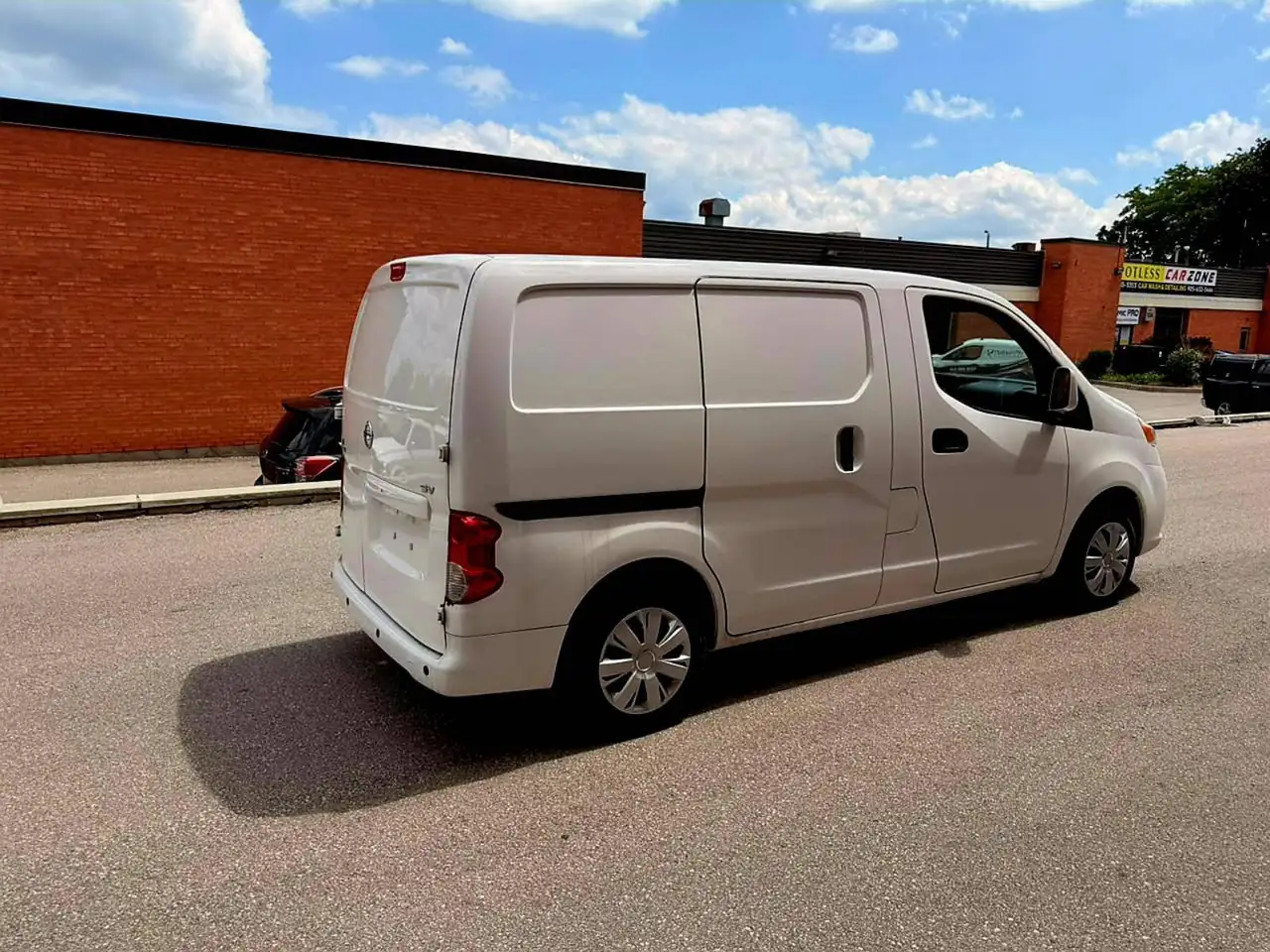 Nissan NV200 снимка Nissan NV200