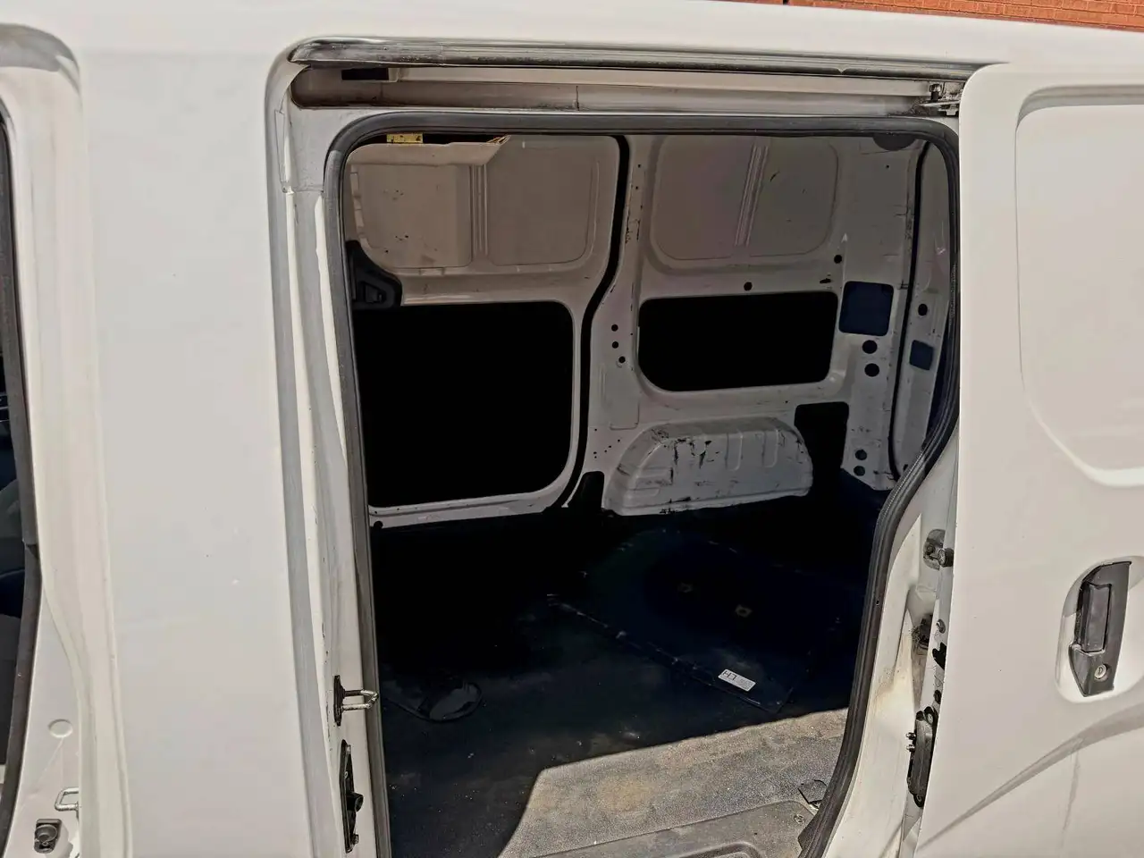 Nissan NV200 снимка Nissan NV200