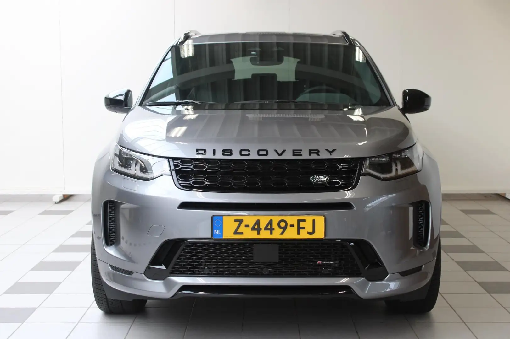 Land Rover Discovery Sport 1.5 P300e PHEV Dynamic SE*Nieuwstaat*Trekhaak* Grijs - 2