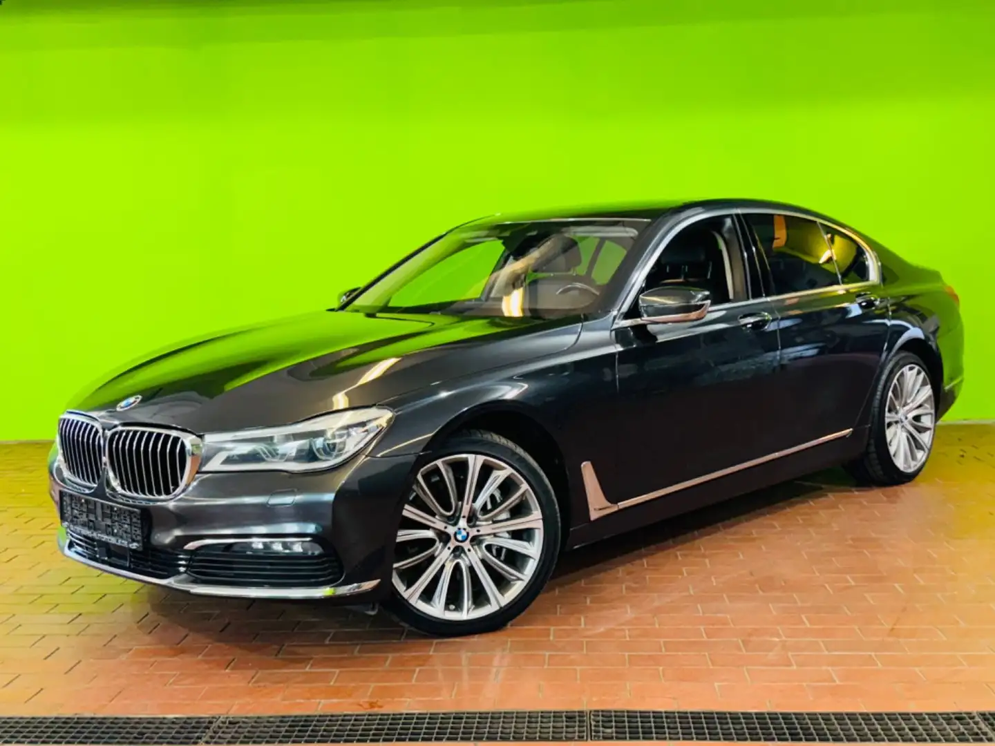 BMW 740 XDrive Schiebedach ACC Memory 360°Kamera Grau - 2