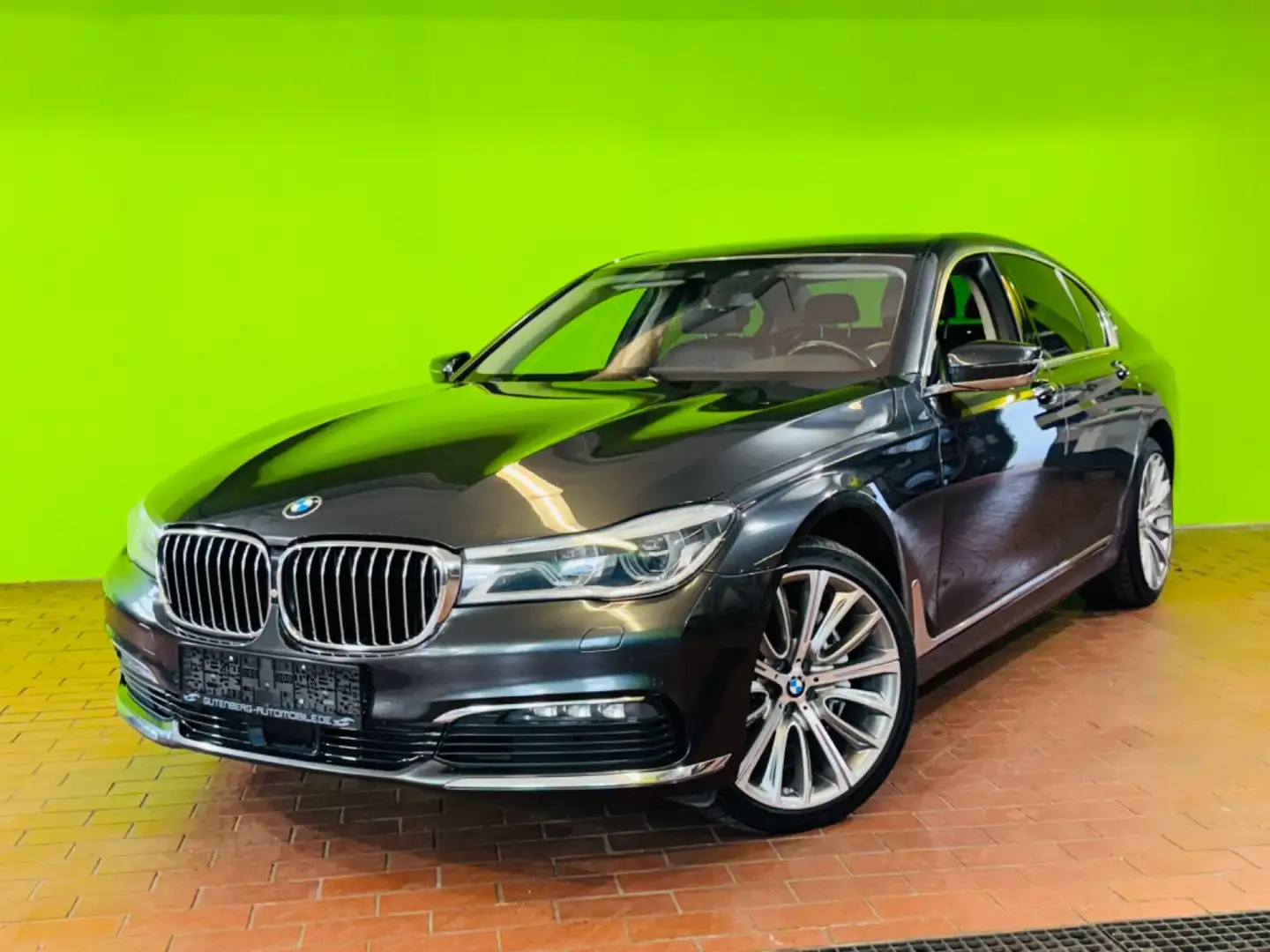 BMW 740 XDrive Schiebedach ACC Memory 360°Kamera Grau - 1