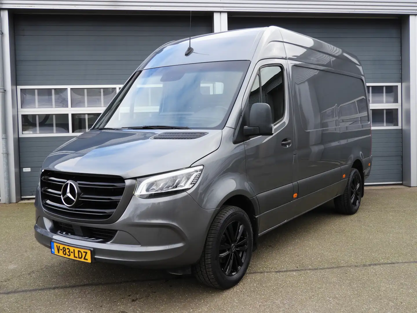 Mercedes-Benz Sprinter 317 1.9 CDI L2H2 AUT | LED | MBUX | WÜRTH INRICHTI Grijs - 1
