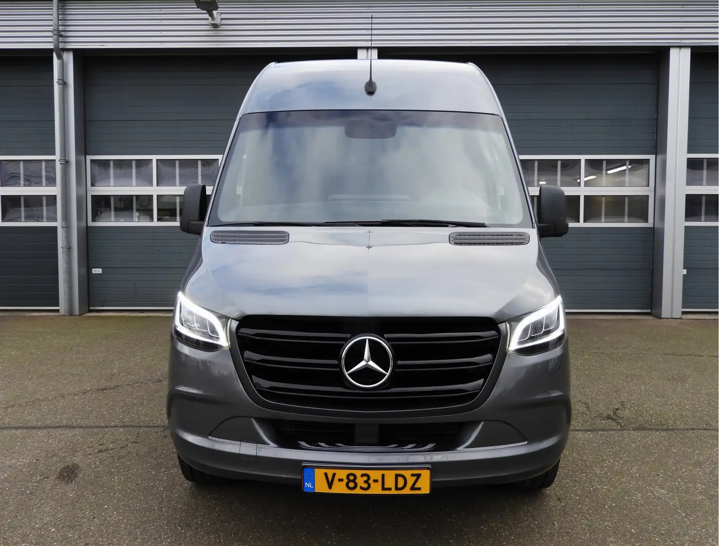 Mercedes-Benz Sprinter 317 1.9 CDI L2H2 AUT | LED | MBUX | WÜRTH INRICHTI Grijs - 2