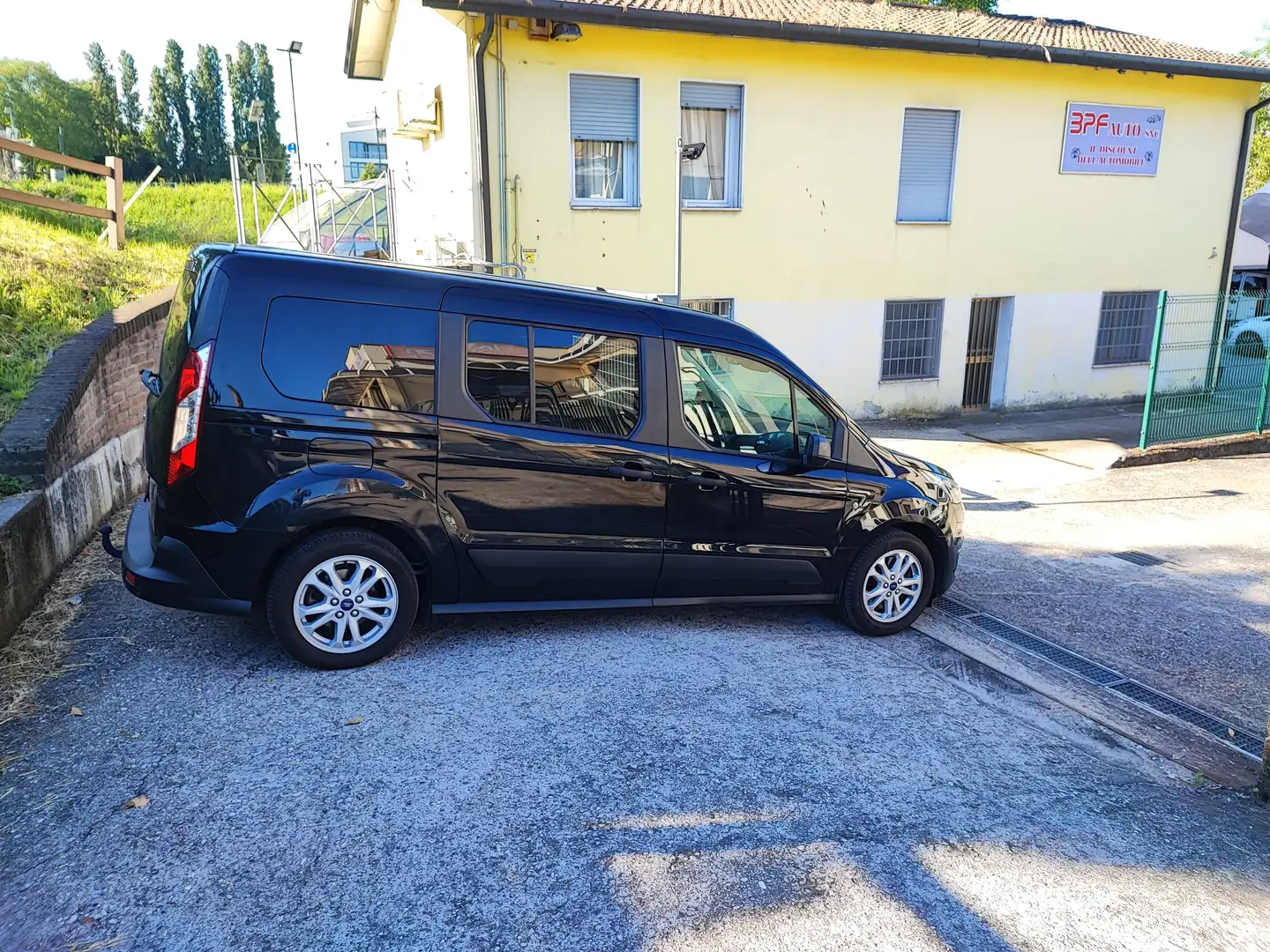 Ford Grand Tourneo 7 Posti- Gancio Traino- Euro 6d-TEMP Чорний - 2
