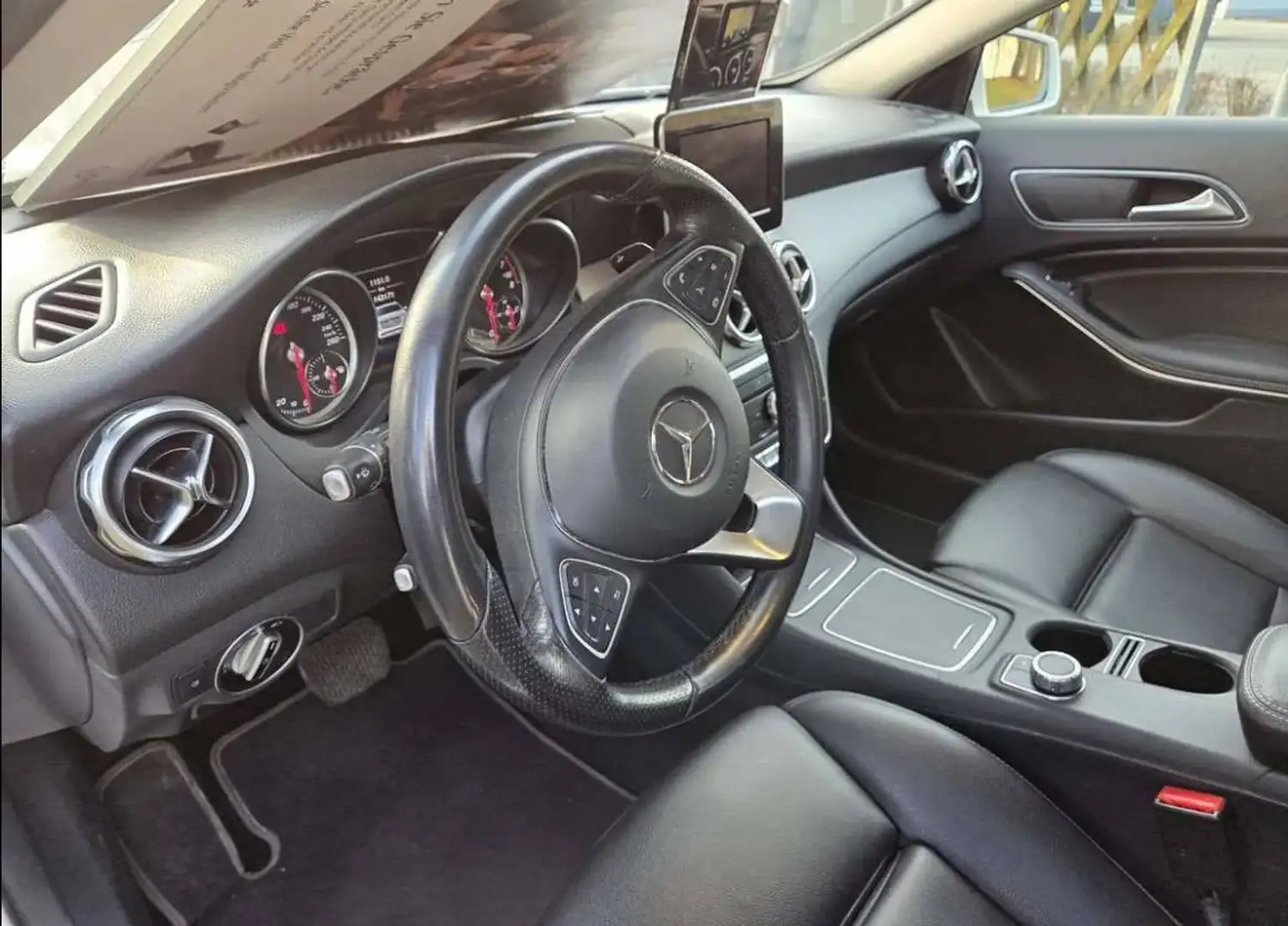 Mercedes-Benz GLA 180 GLA 180 Aut. Weiß - 2