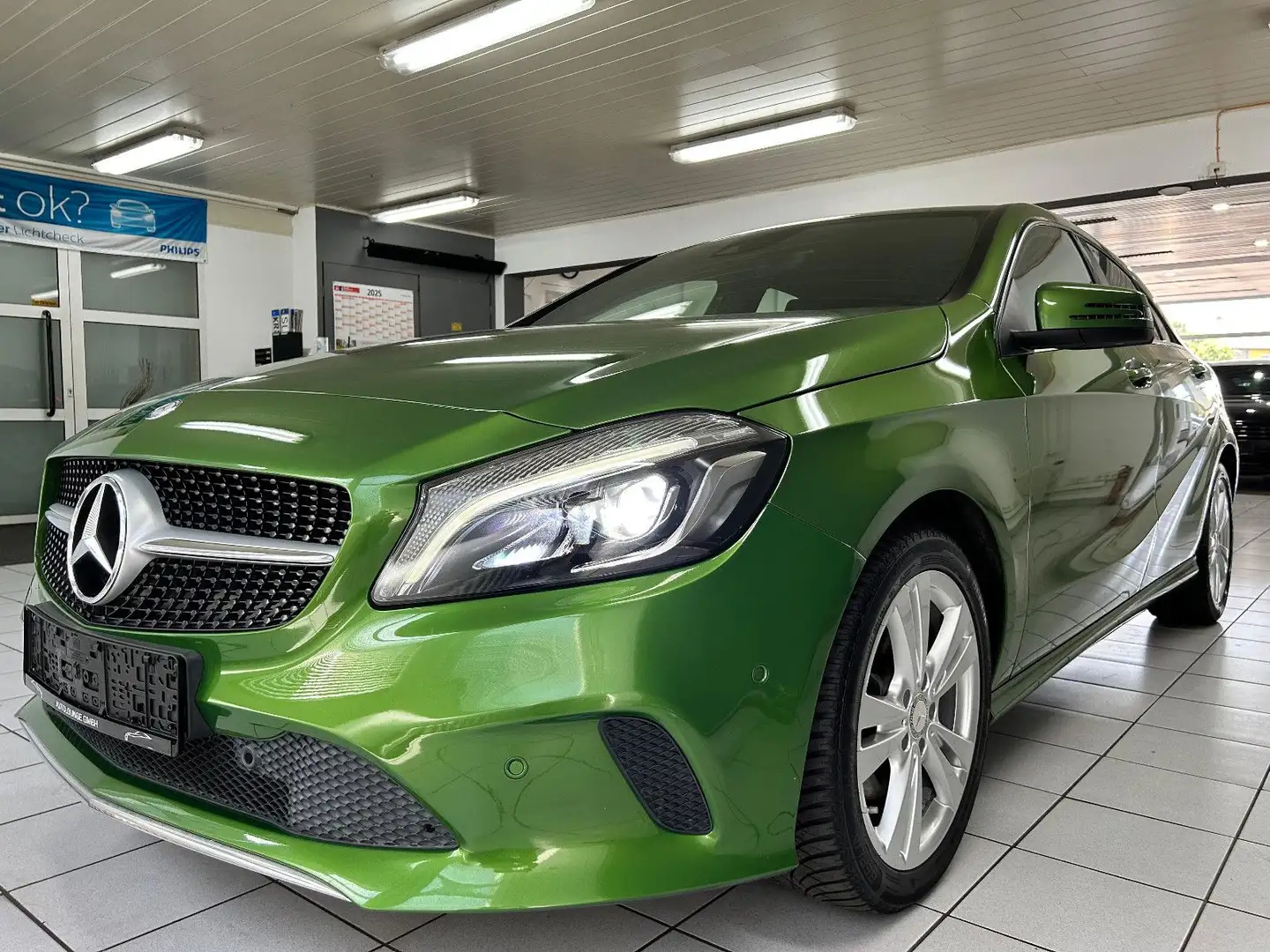Mercedes-Benz A 180 BlueEfficiency*Navi*LED*AktiverPark.*ACC Vert - 2