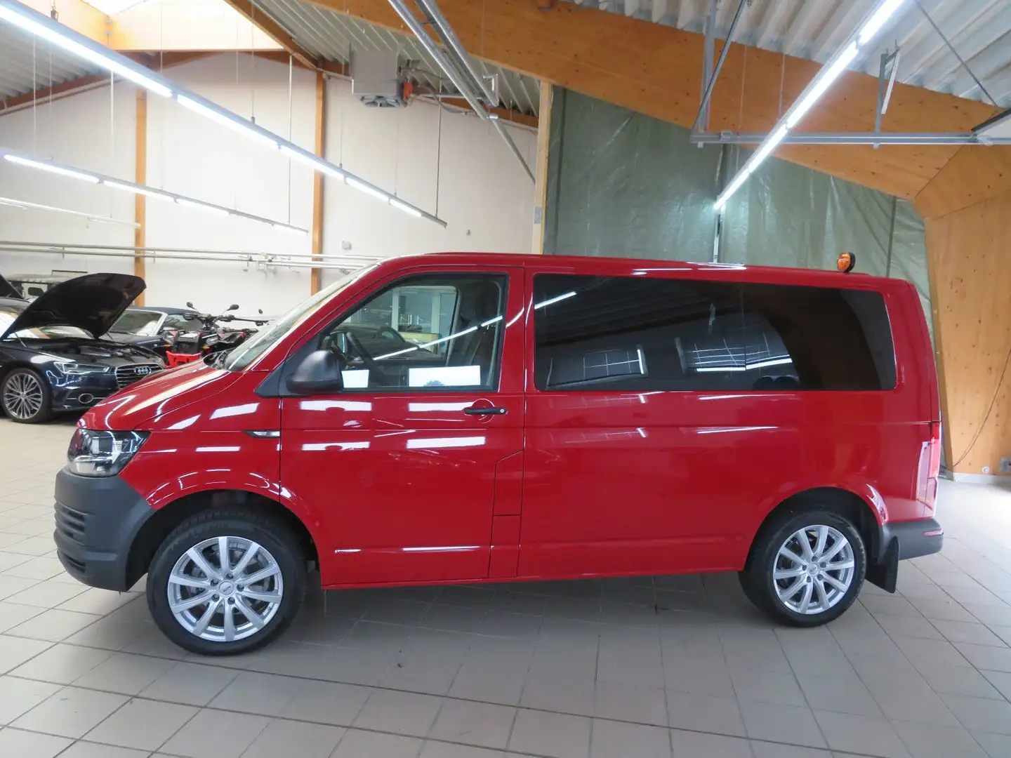 Volkswagen T6 Caravelle KR*PDC*Klima*9-Sitzer*Trittstufe Rojo - 2