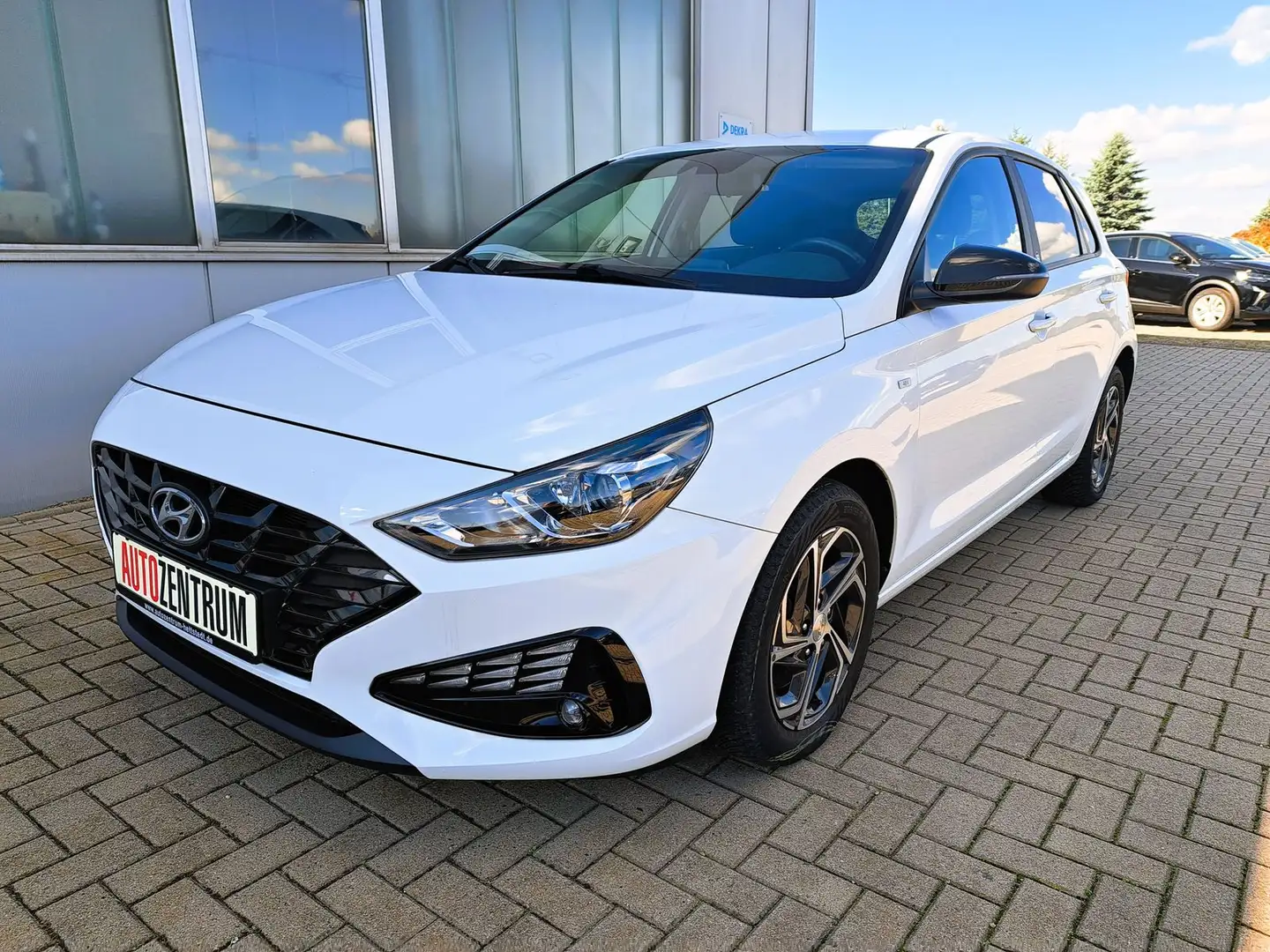 Hyundai i30 Intro Edition 159PS WINTERPAKET KAMERA Weiß - 1