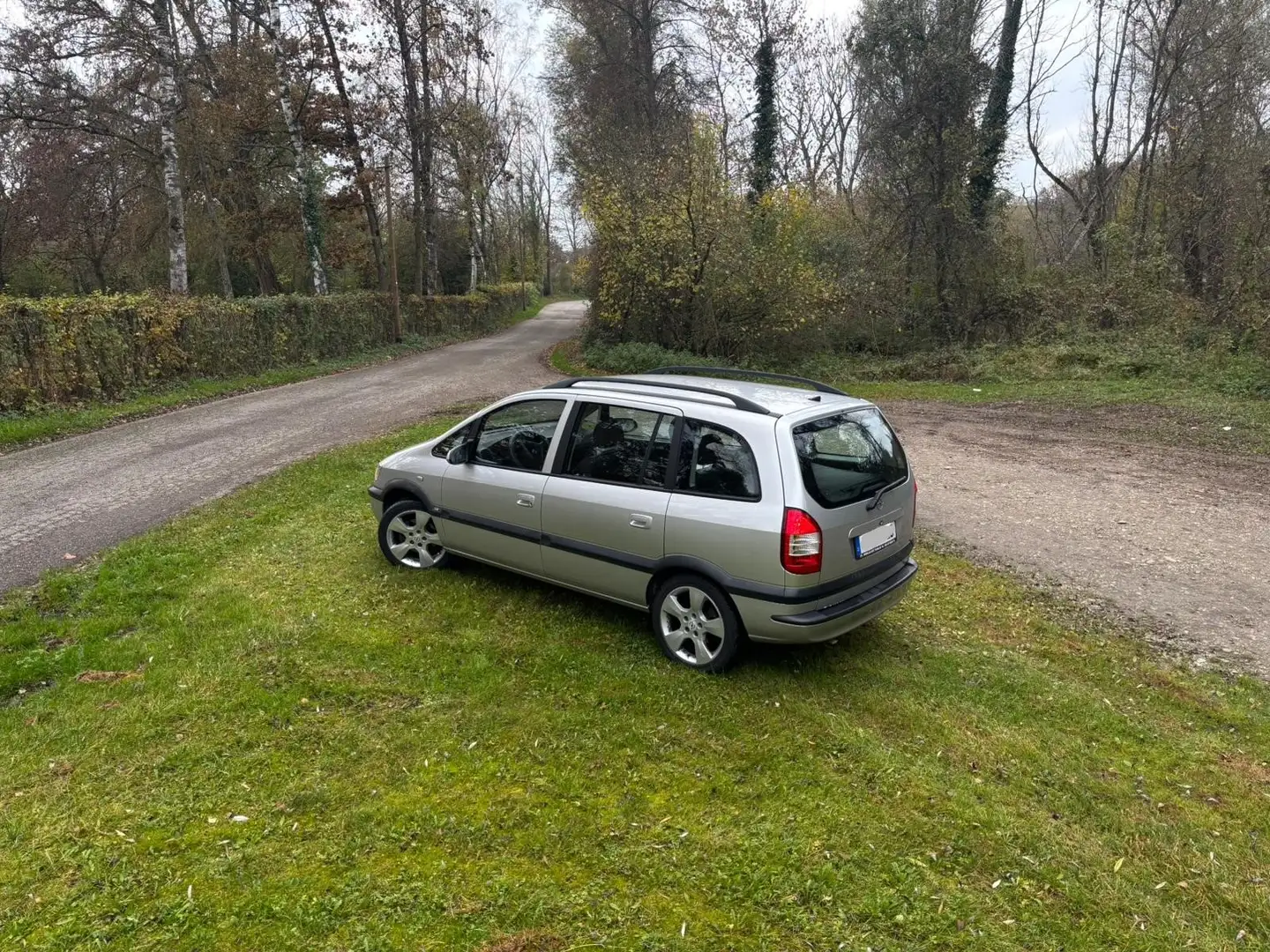 Opel Zafira Zafira 1.8 Njoy mit Style-Paket Silber - 1