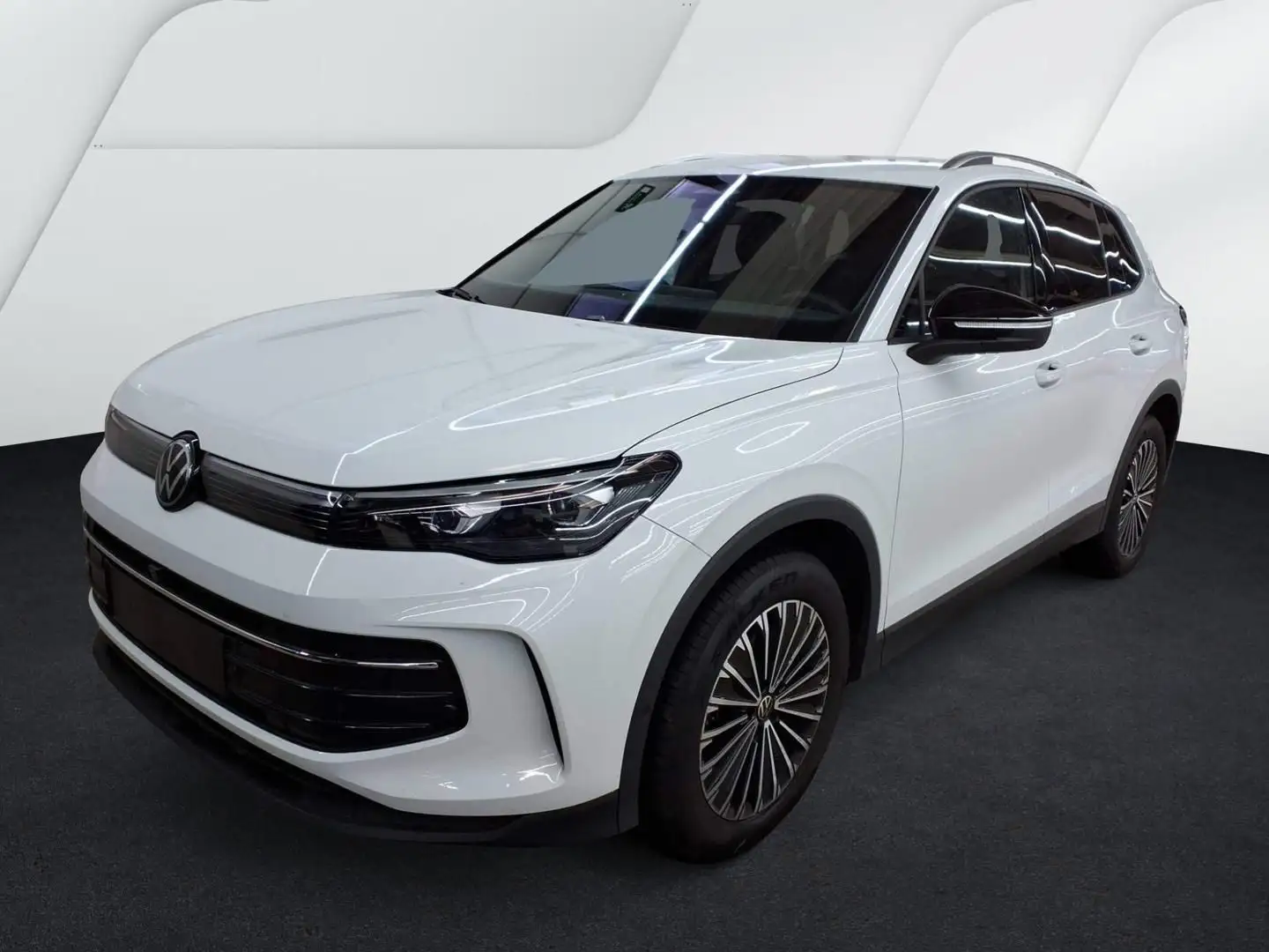 Volkswagen Tiguan 1.5 eTSI DSG Goal Navi R-Kam AHK IQ-Light Weiß - 2