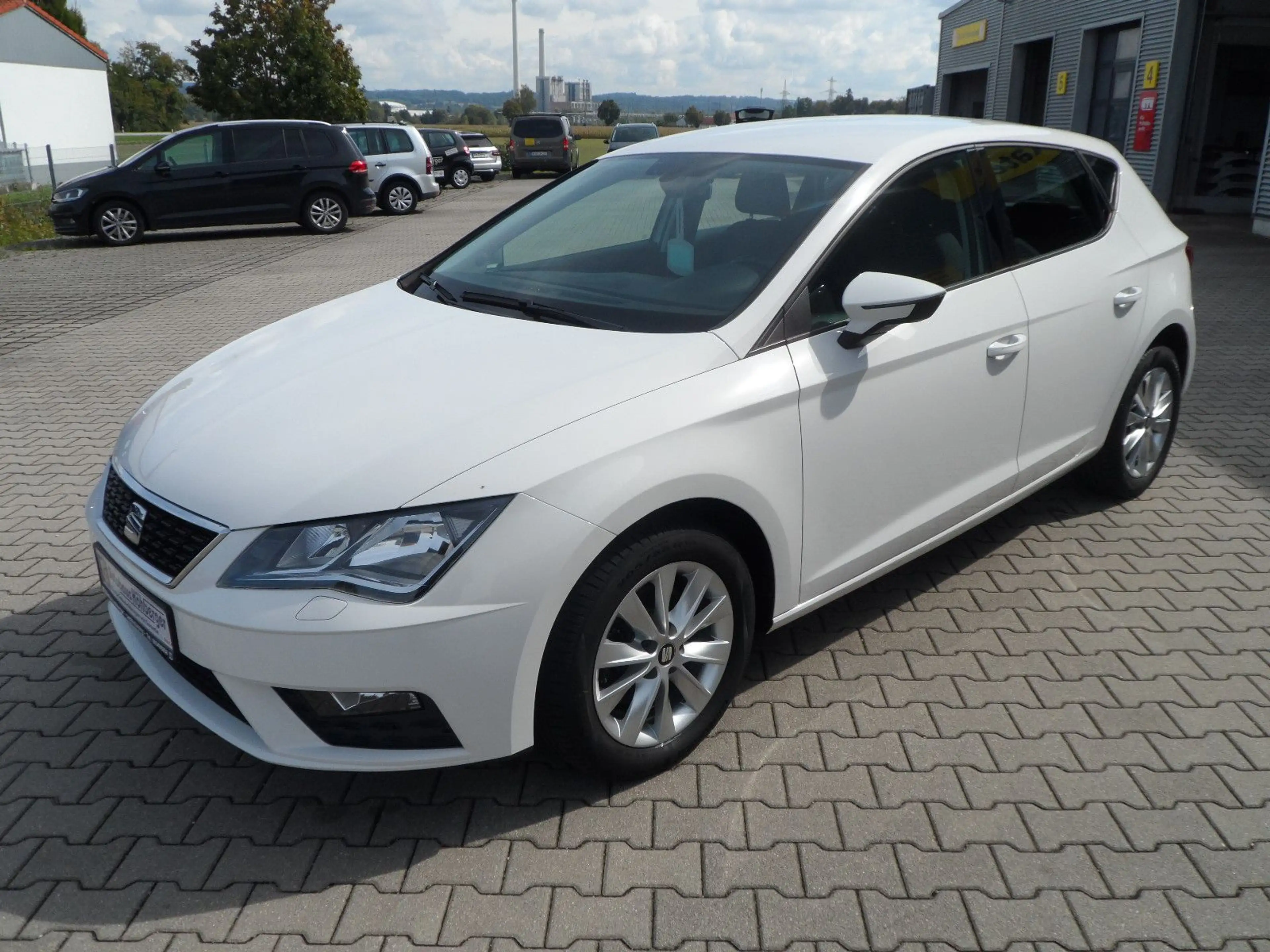 SEAT Leon Style/Navi/CarPlay/SHZ/Top Ausstattung — photo 13