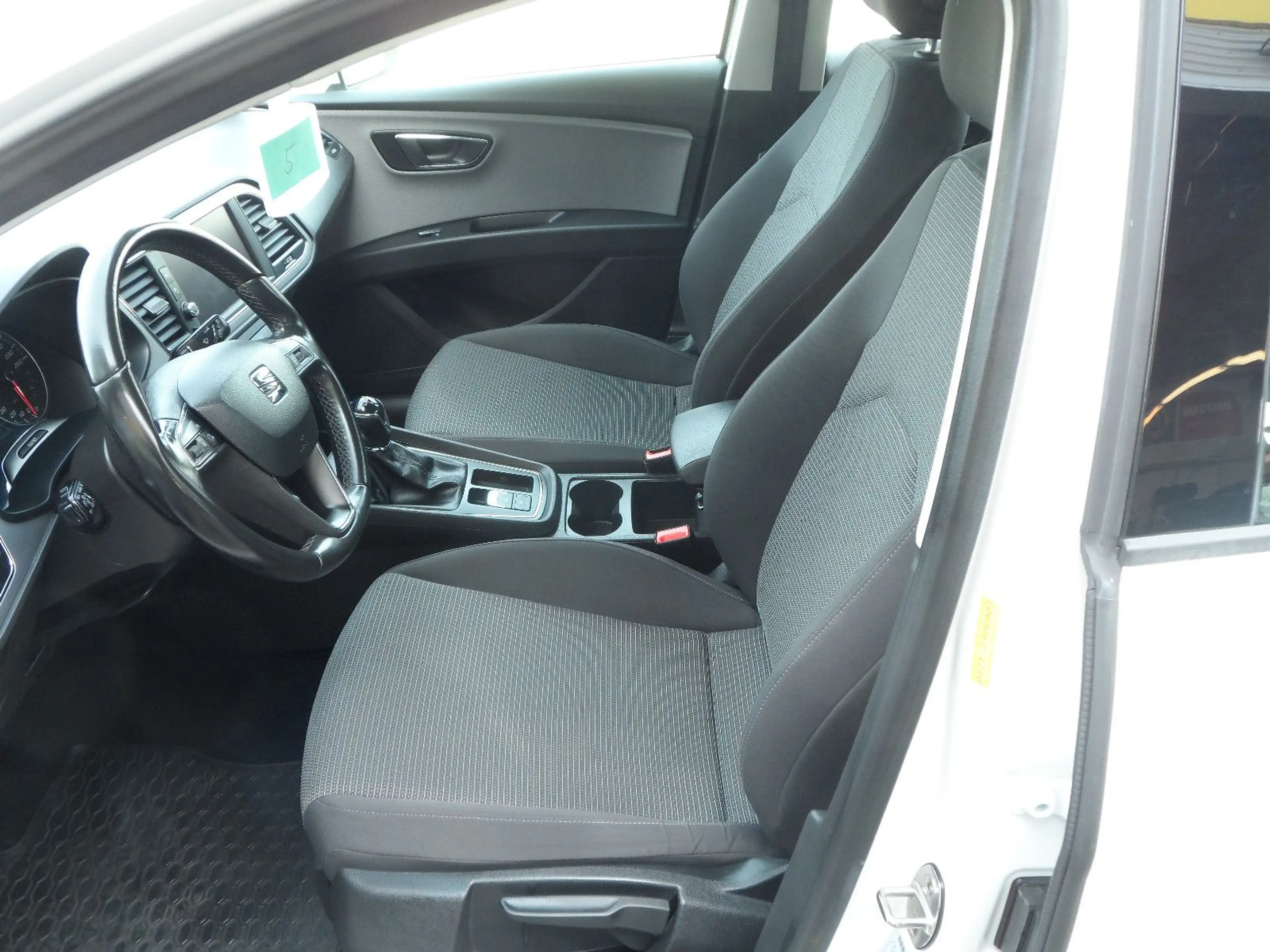 SEAT Leon Style/Navi/CarPlay/SHZ/Top Ausstattung — photo 14