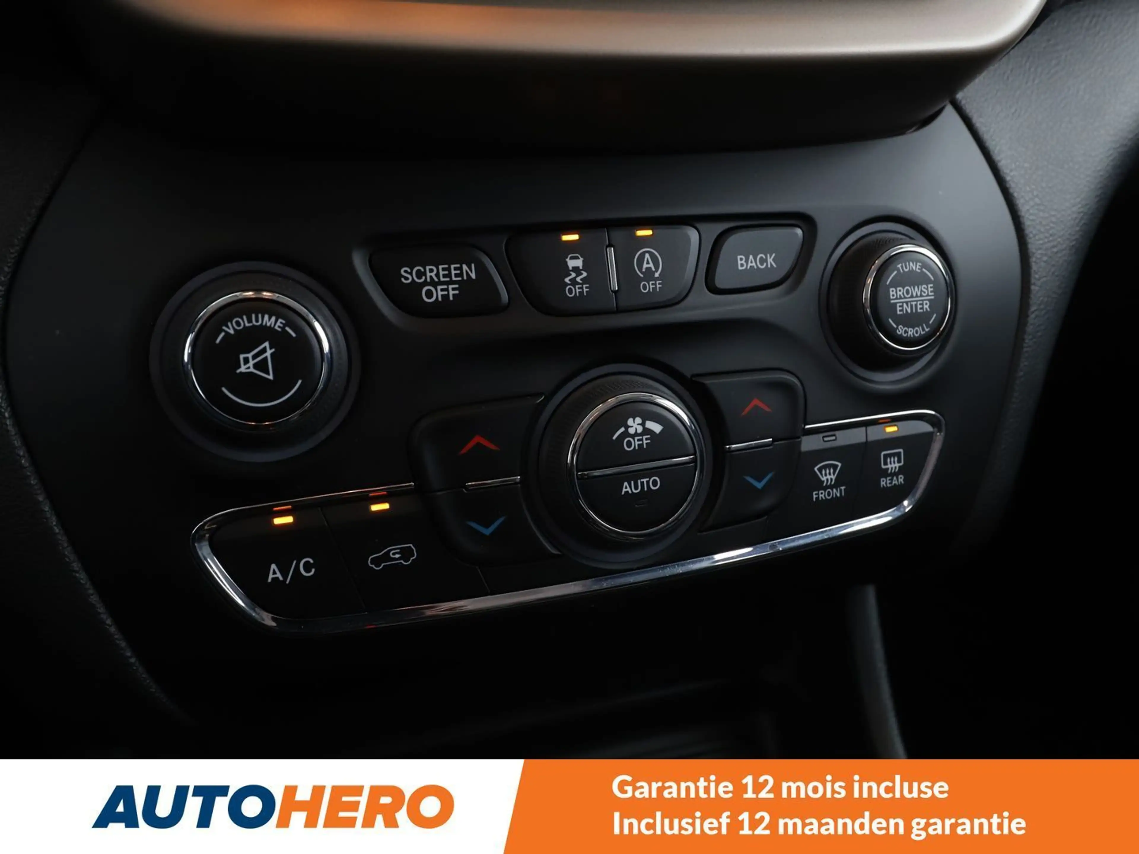 Jeep Cherokee 2.2 M-Jet Night Eagle 4WD — photo 12