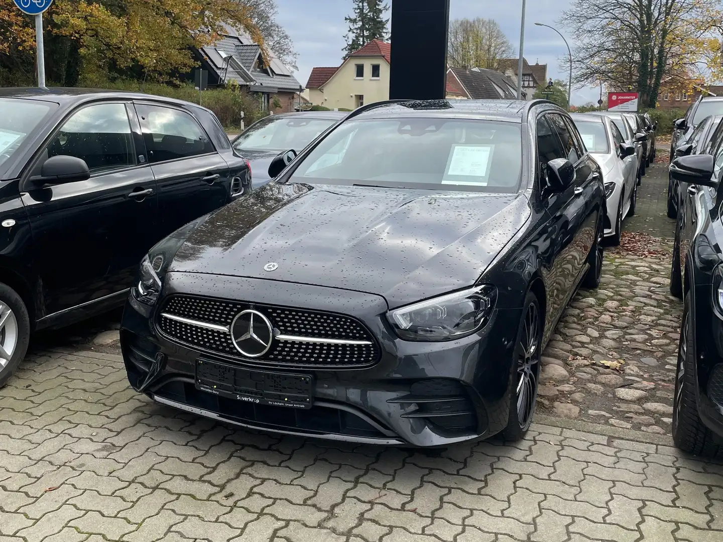 Mercedes-Benz E 400 E 400 d 4Matic T 9G-TRONIC AMG Line Grau - 1