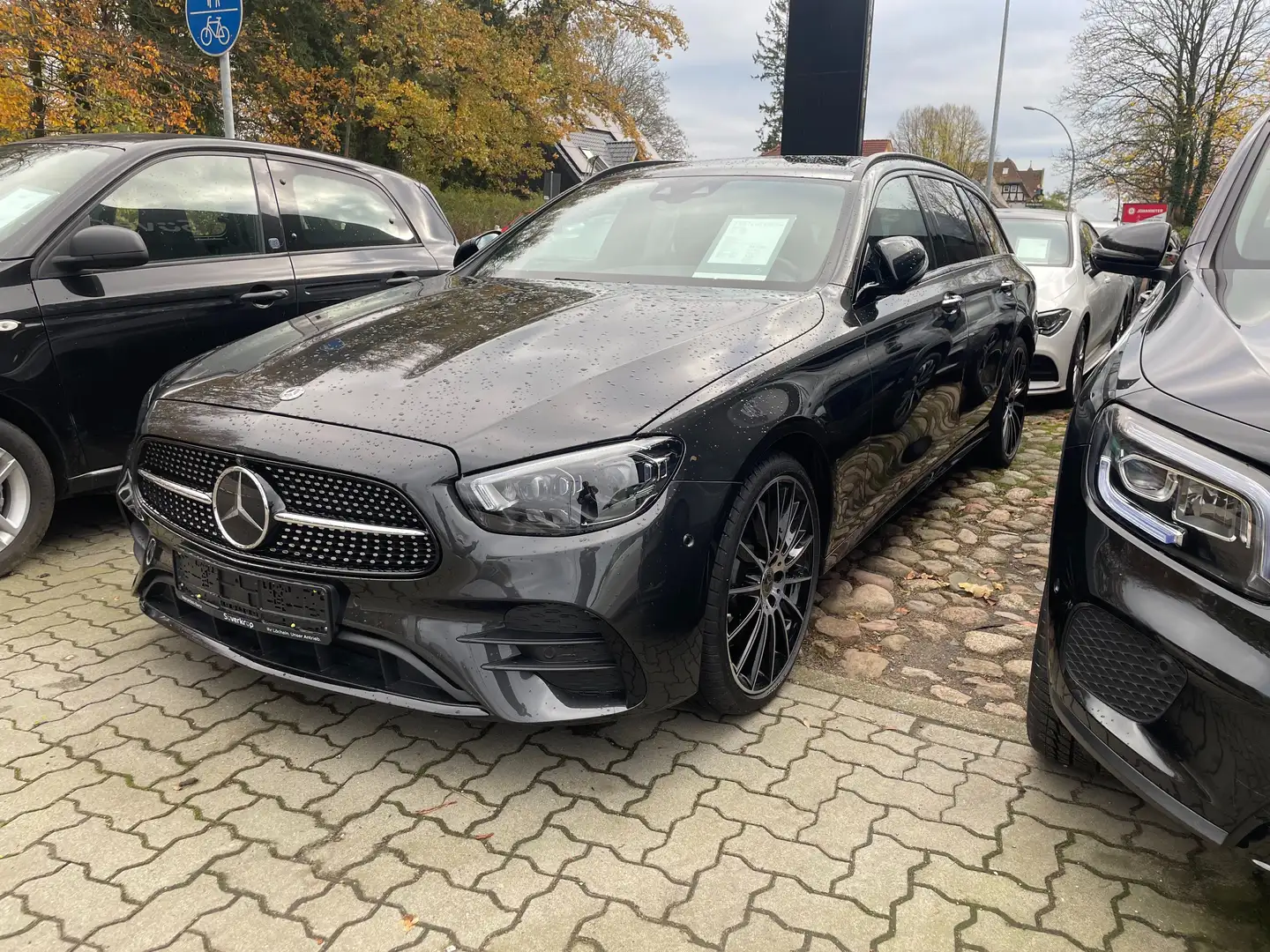 Mercedes-Benz E 400 E 400 d 4Matic T 9G-TRONIC AMG Line Grau - 2