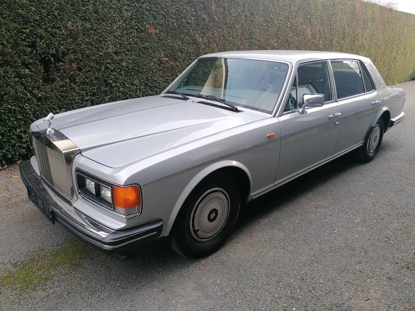Rolls-Royce Silver Spur Gümüş rengi - 1