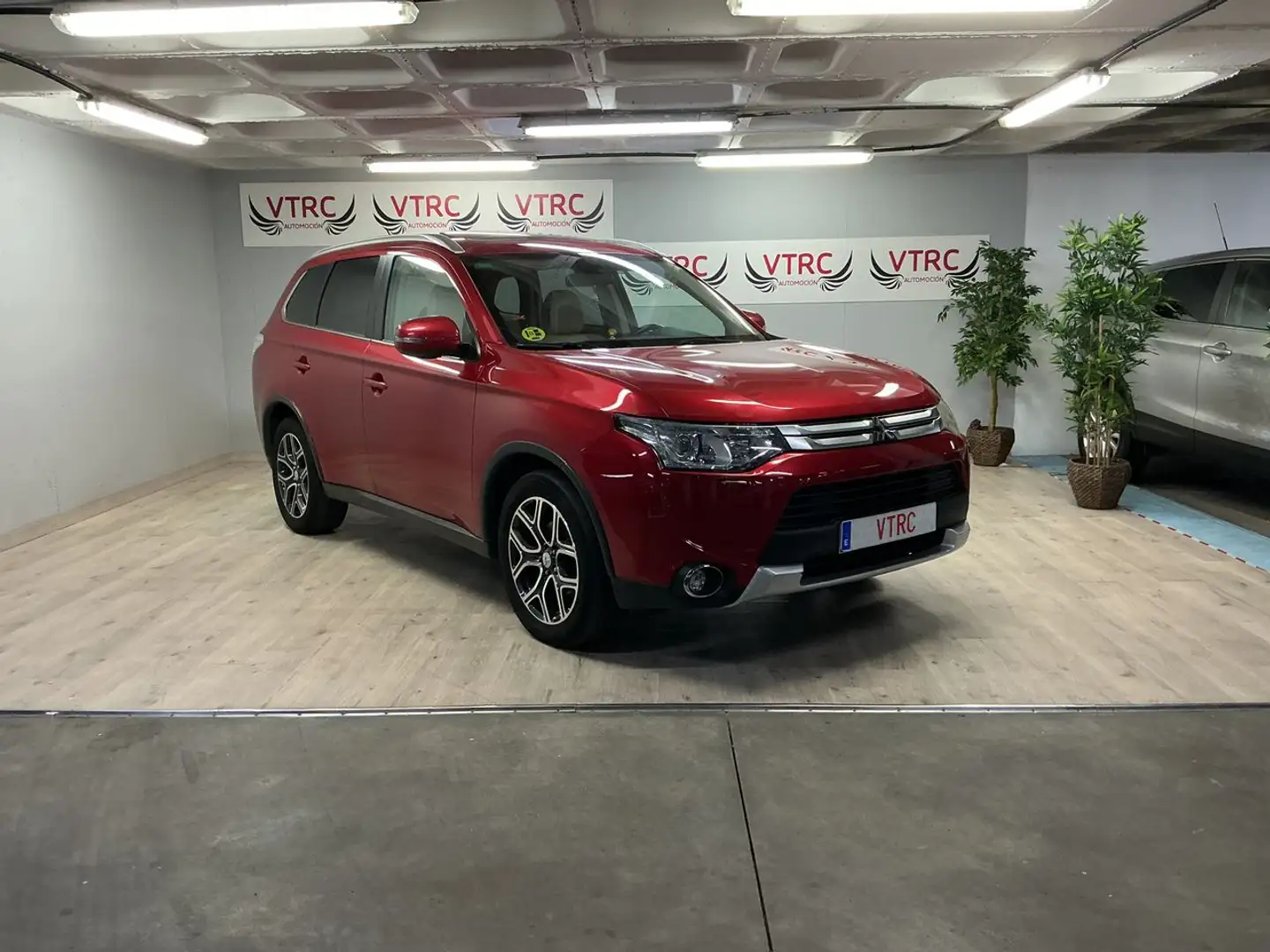 Mitsubishi Outlander 220DI-D Kaiteki AT 4WD - 1