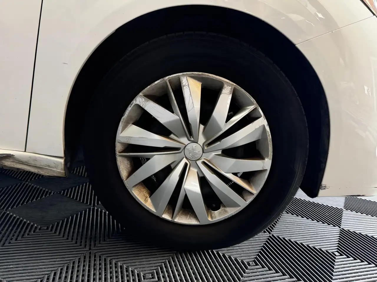 Peugeot 208 208 — photo 27