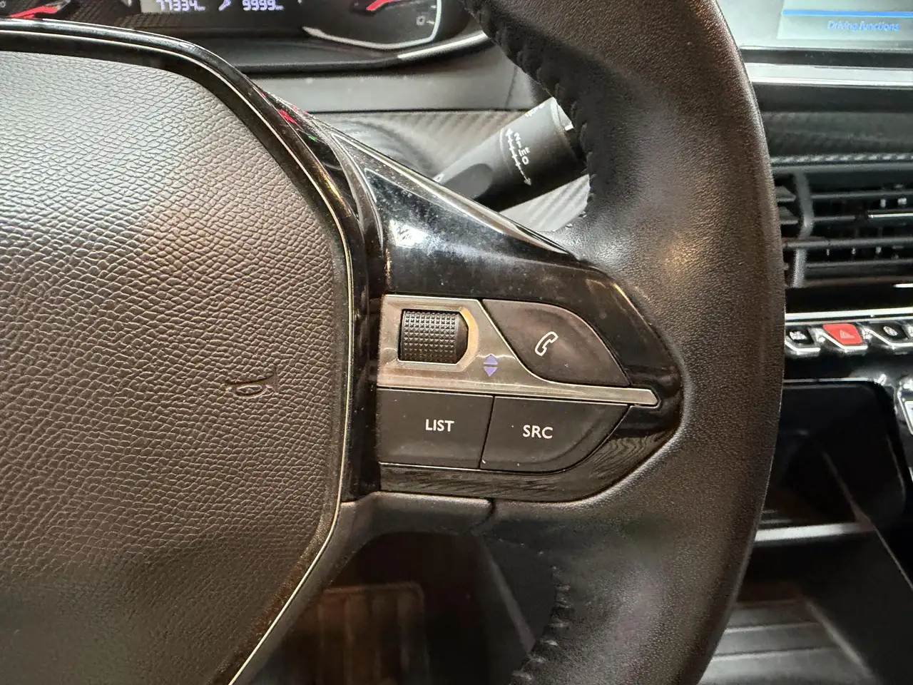 Peugeot 208 208 — photo 12