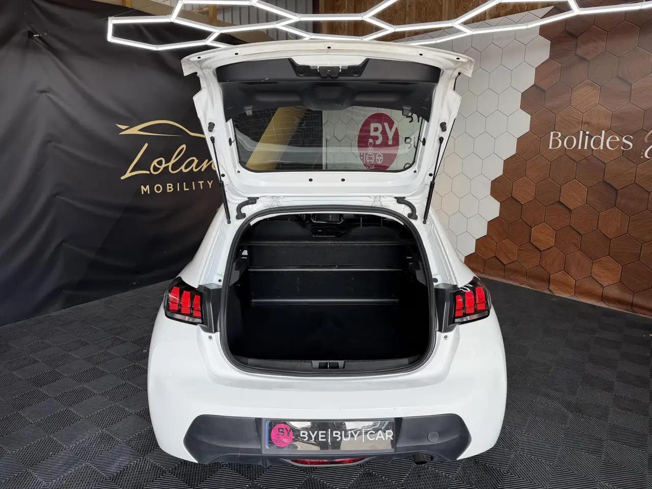 Peugeot 208 208 — photo 19