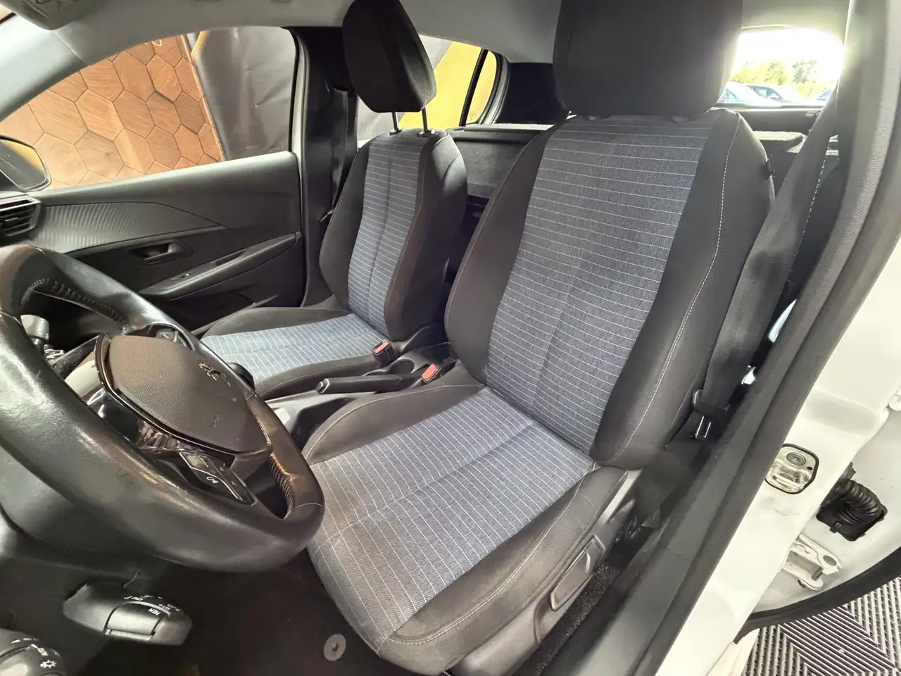 Peugeot 208 208 — photo 8