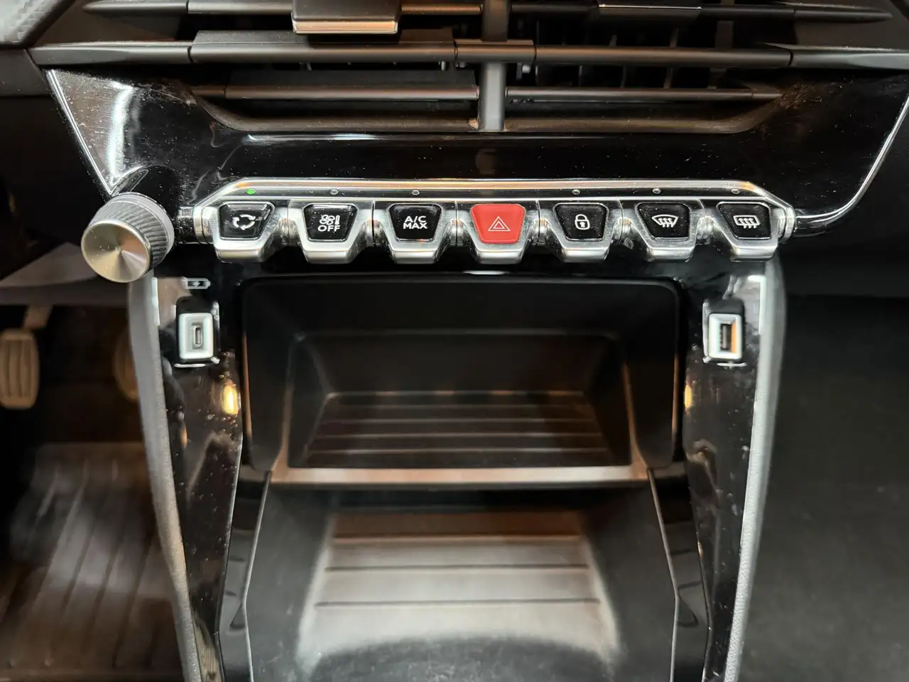 Peugeot 208 208 — photo 15