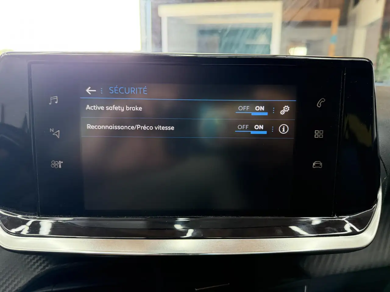 Peugeot 208 208 — photo 24