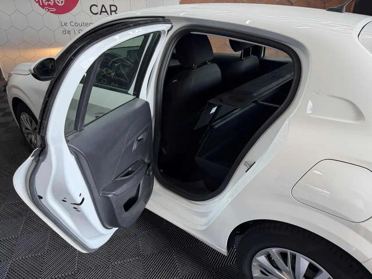 Peugeot 208 208 — photo 17