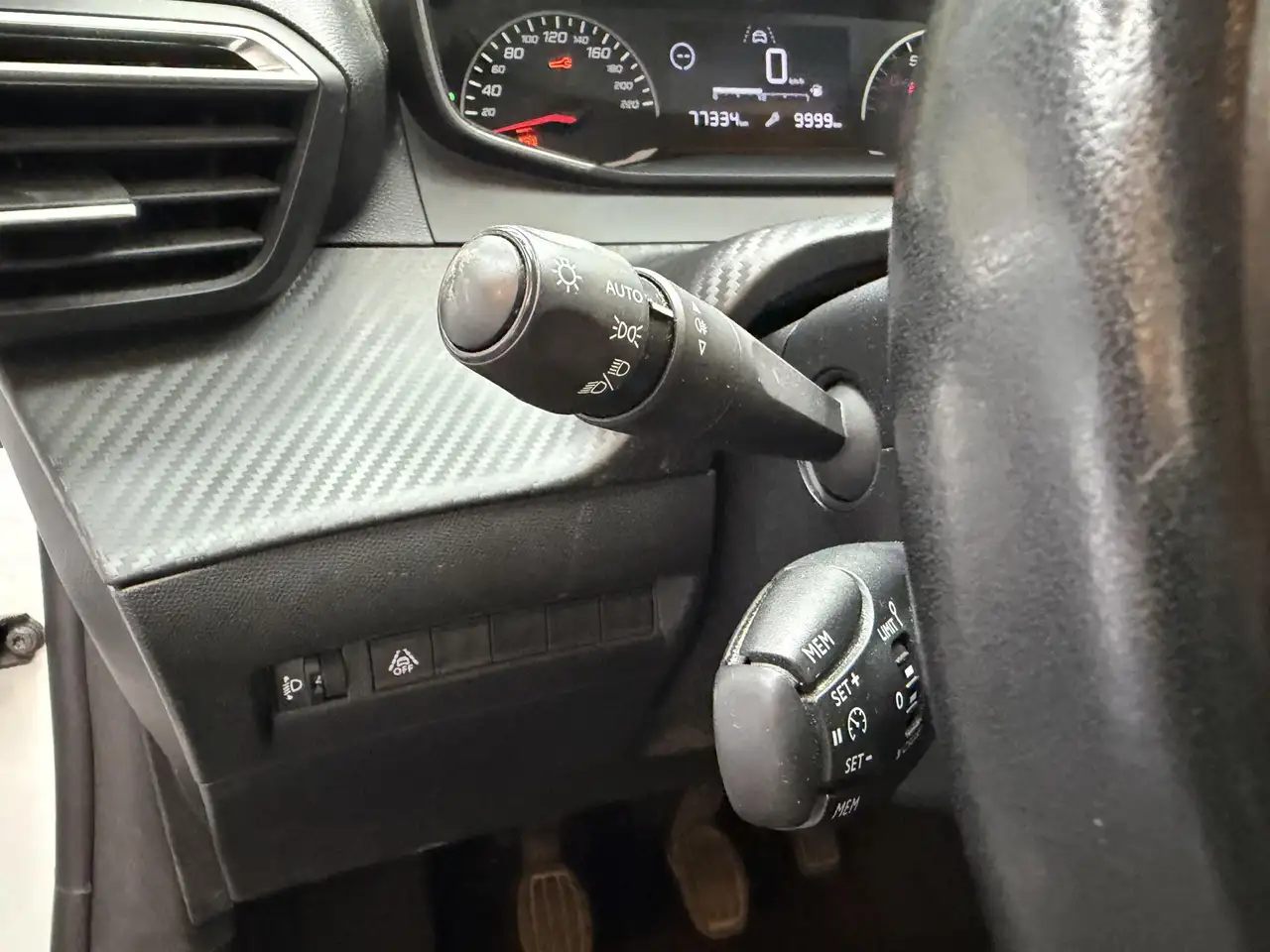 Peugeot 208 208 — photo 10