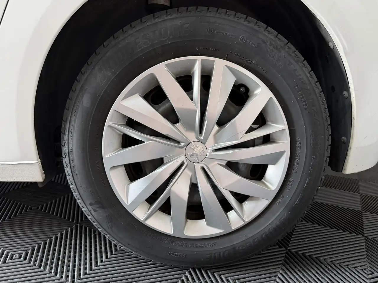 Peugeot 208 208 — photo 30