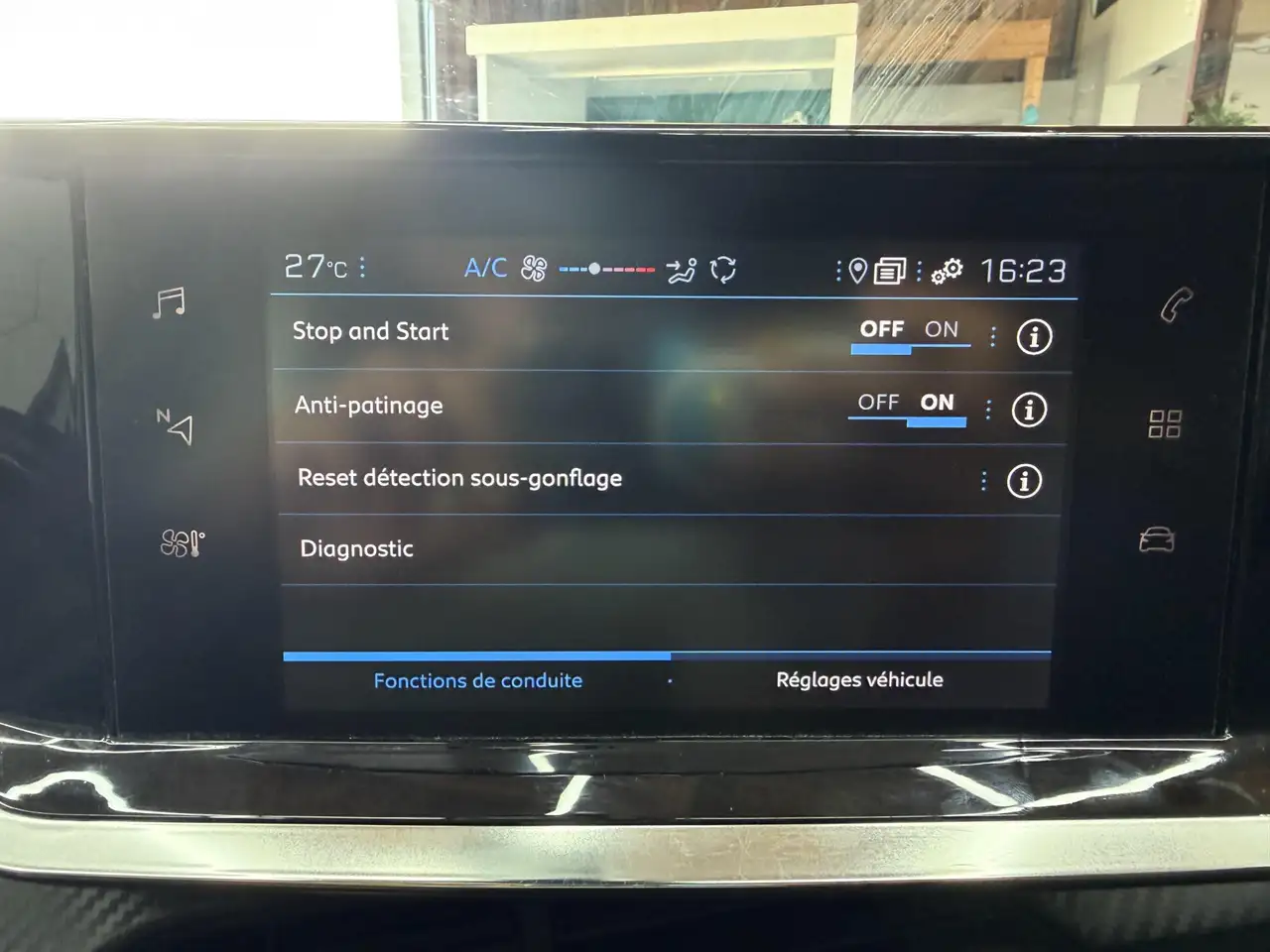 Peugeot 208 208 — photo 23