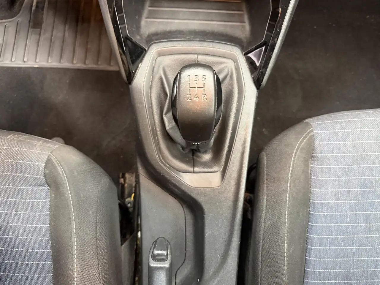 Peugeot 208 208 — photo 16