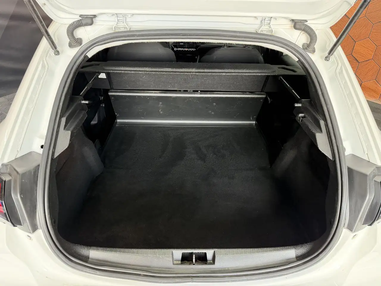 Peugeot 208 208 — photo 20