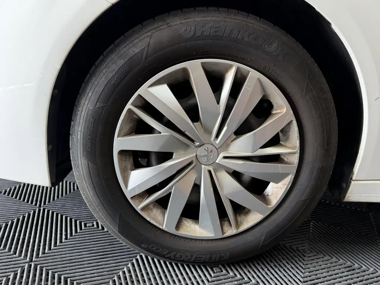 Peugeot 208 208 — photo 29