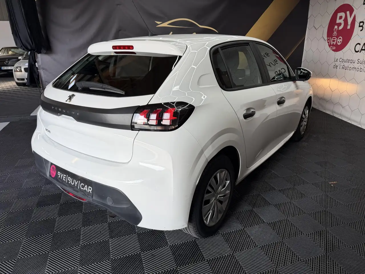 Peugeot 208 208 — photo 4