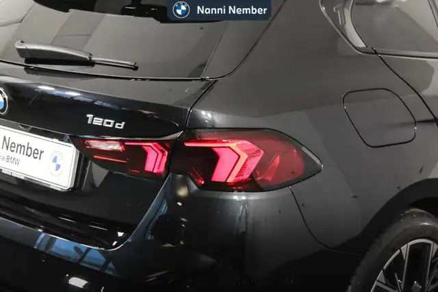BMW 1 Series view 6