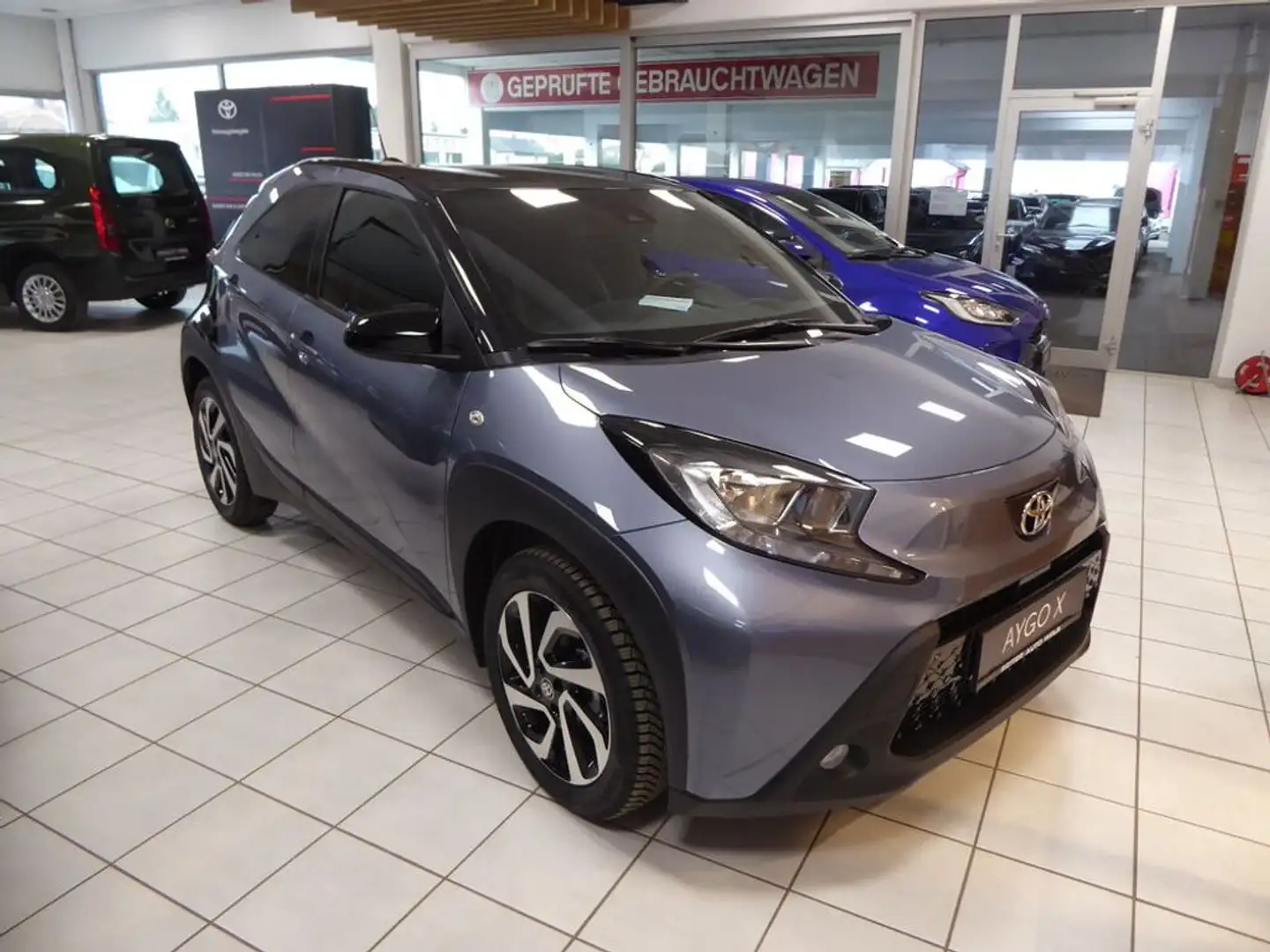 Toyota Aygo X 1,0 VVT-i Pulse + Komfort Paket Blau - 1