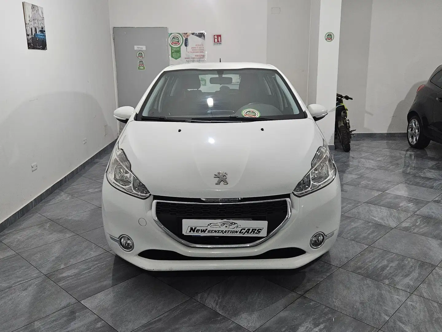 Peugeot 208 5p 1.4 hdi 8v Active Blanc - 1