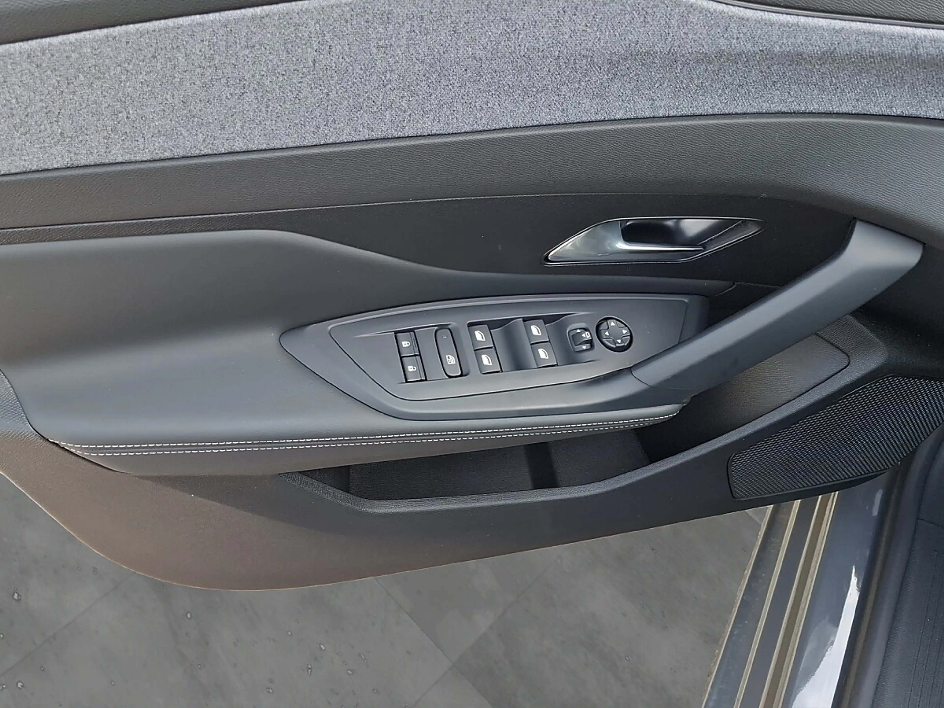 Peugeot 308 Hybrid 145 e-DSC6 Allure — photo 10