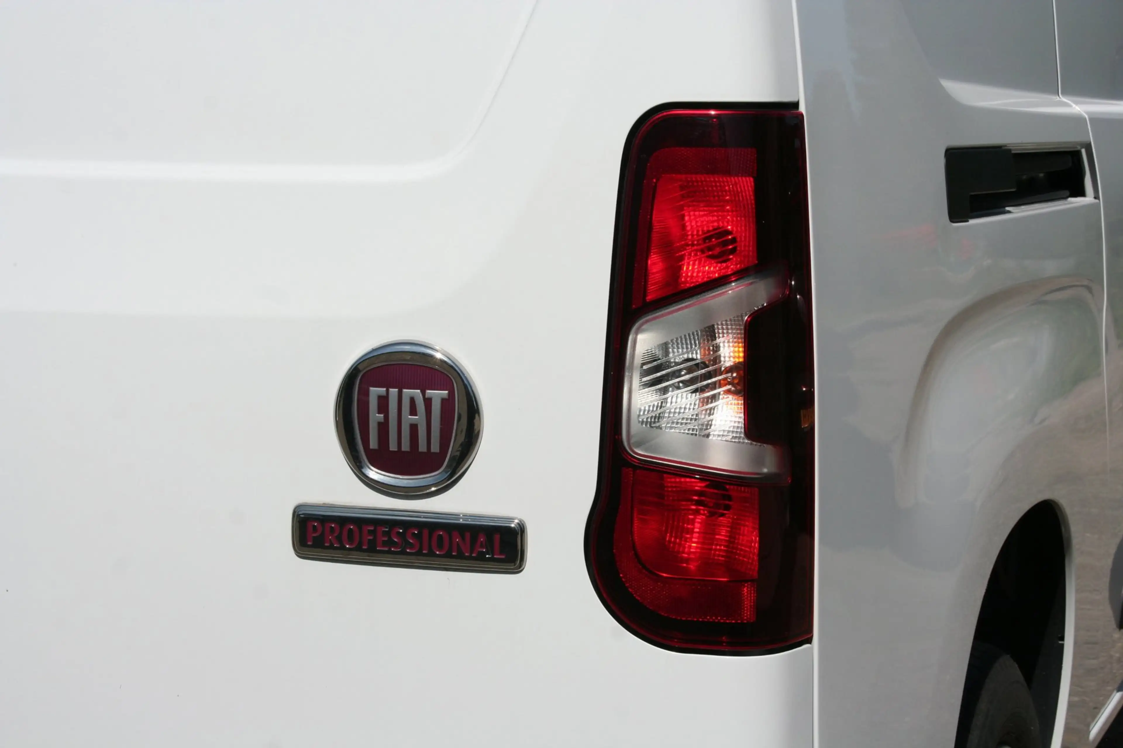 Fiat Doblo 1.5D 102 PK L2 HEAVY, AIRCO, NAVIGATIE, PDC — photo 10