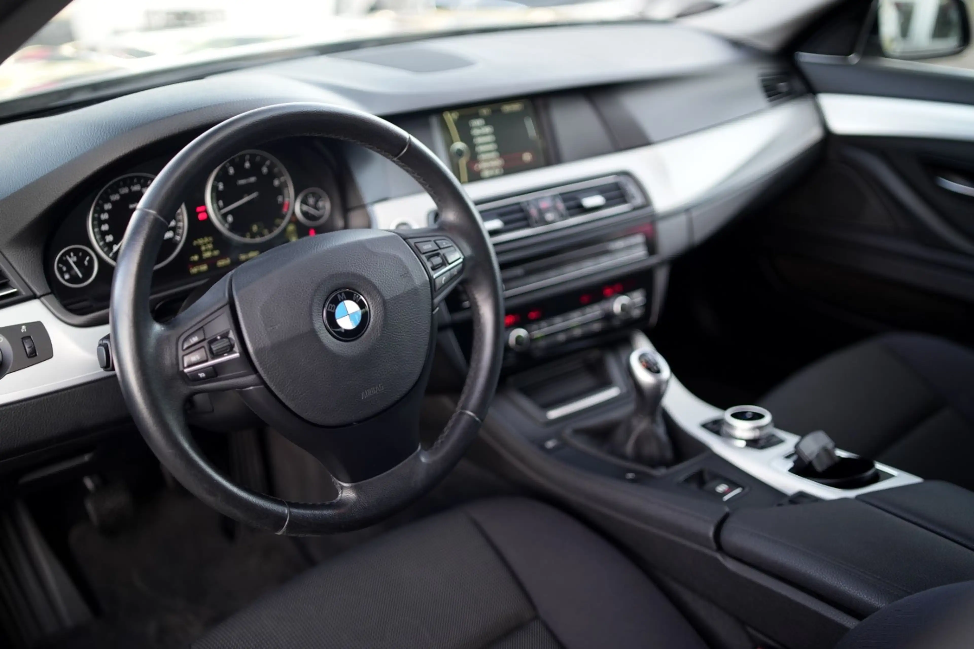 BMW 523 i Touring Kamera Memory Standheizung Luft — photo 9