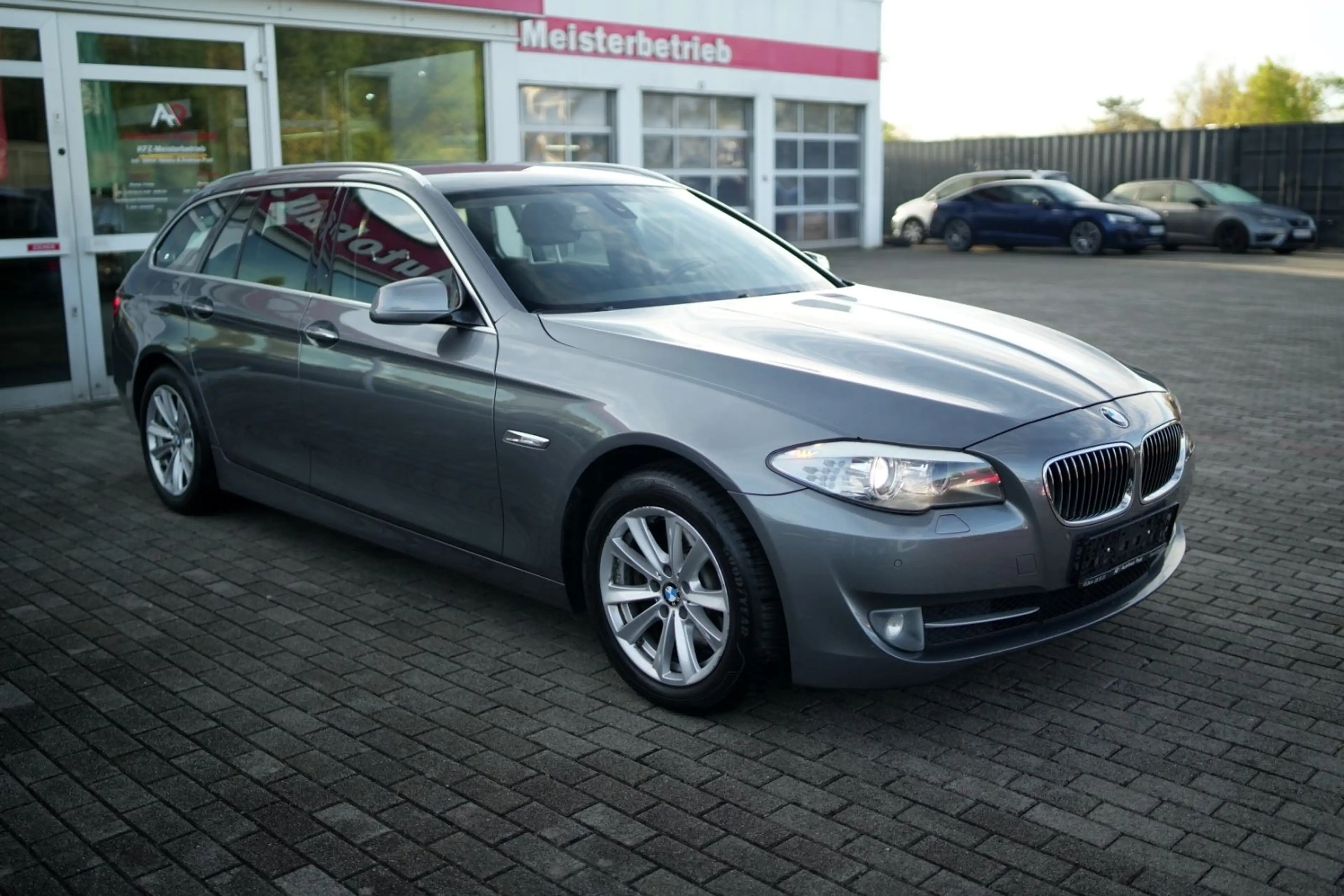 BMW 523 i Touring Kamera Memory Standheizung Luft — photo 3