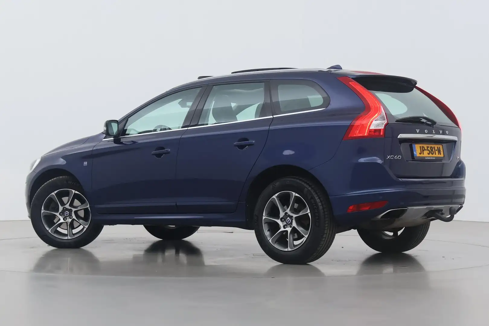 Volvo XC60 T5 FWD Ocean Race | Panoramadak | Leder | Stoelver Bleu - 2