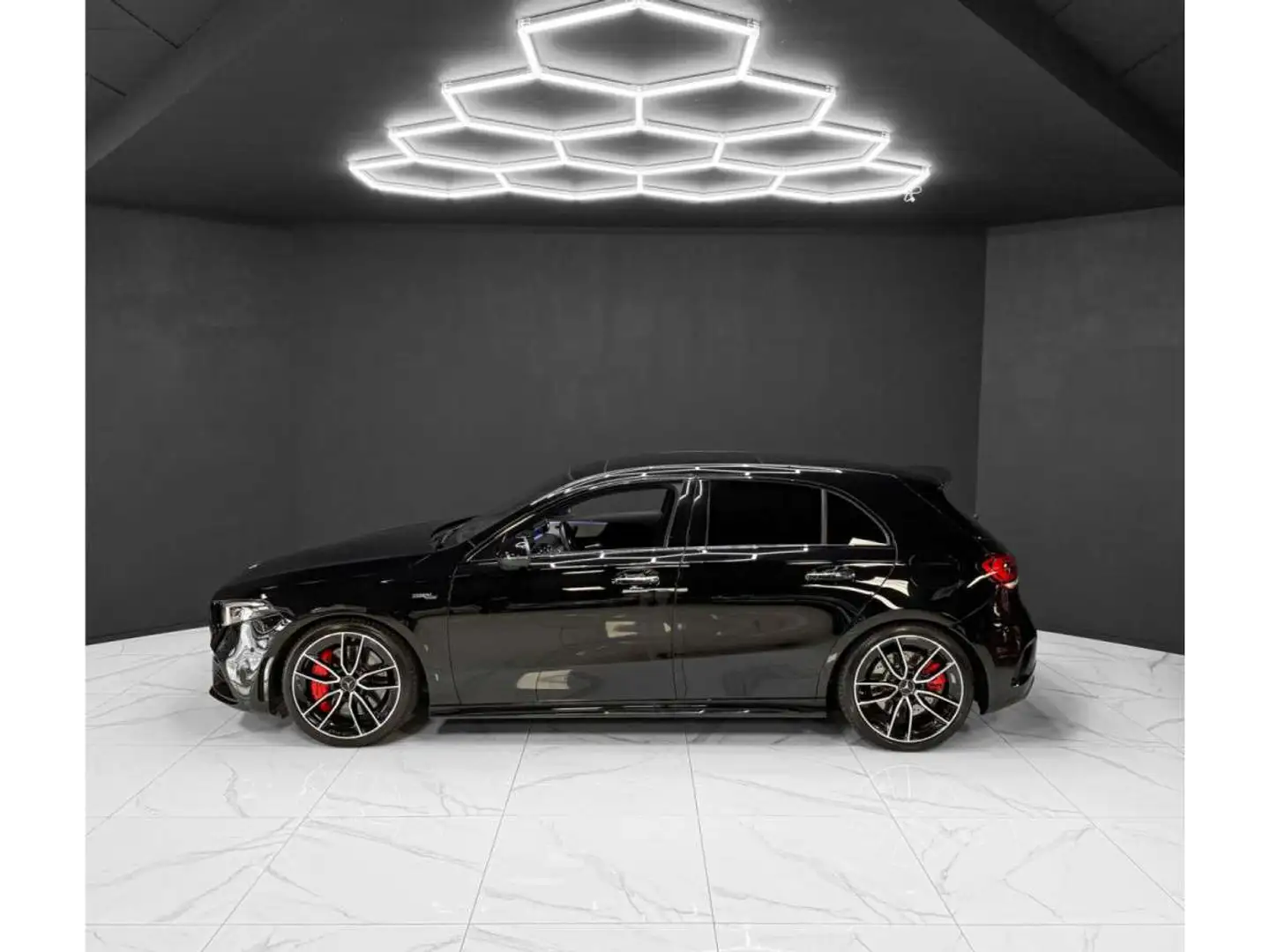 Mercedes-Benz A 35 AMG A35 AMG Černá - 2