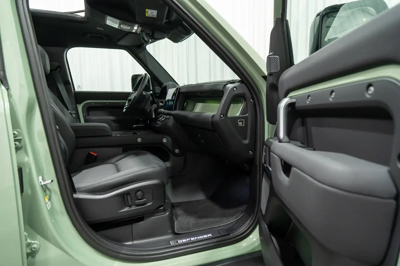 Land Rover Defender 110 D300 75th Limited Edition Open Dak Trekhaak, миниатюра 16