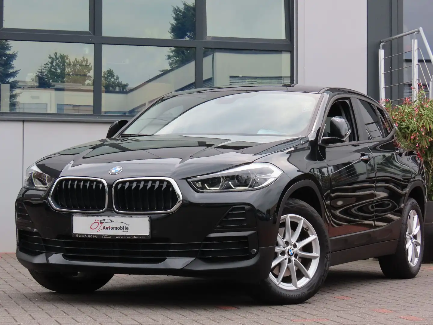 BMW X2 sDrive18i Advantage Autom. Navi LED Schwarz - 2