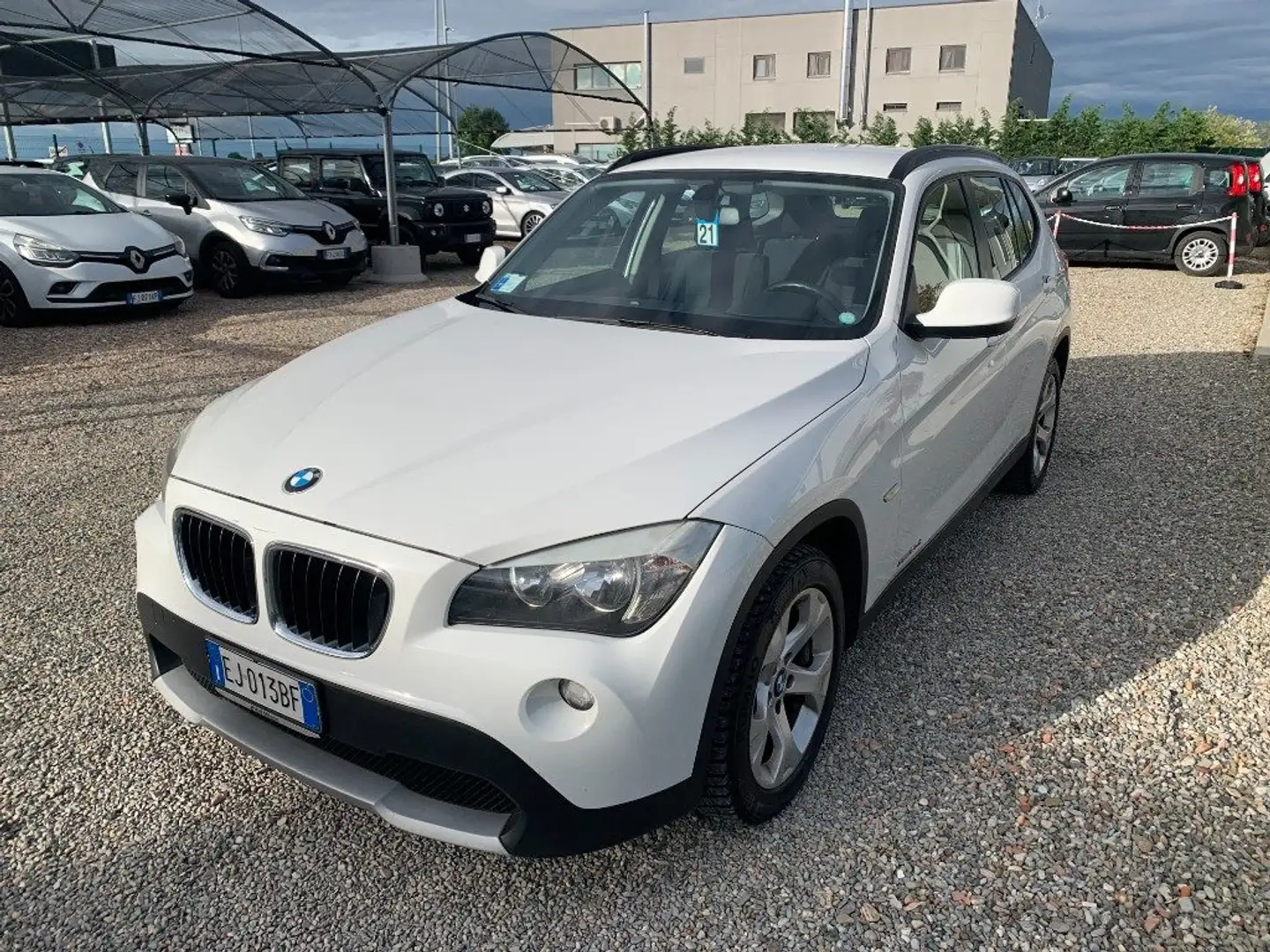 BMW X1 xDrive18d Weiß - 1