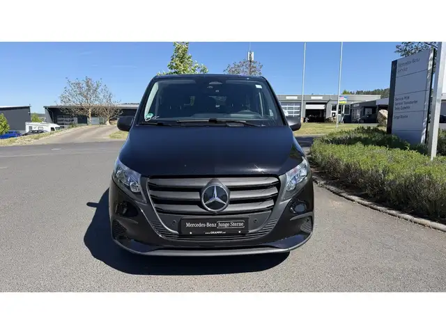 Mercedes-Benz Vito view 2