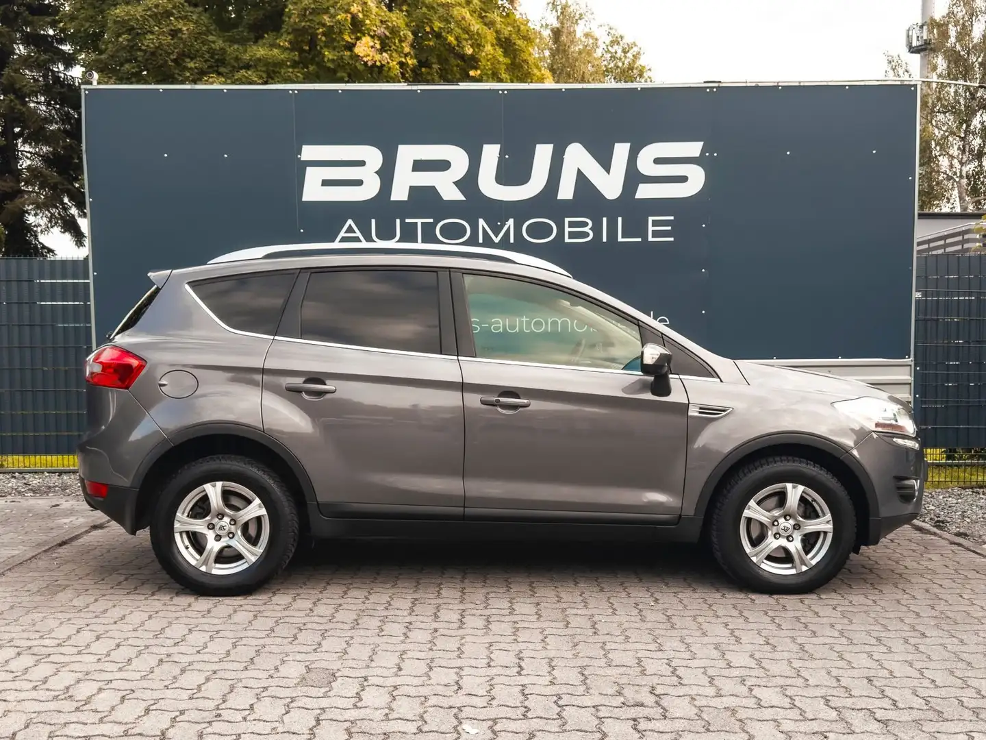 Ford Kuga Titanium 4x4 2.0 TDCi AHK PANO NUR GEWERBE Brun - 2